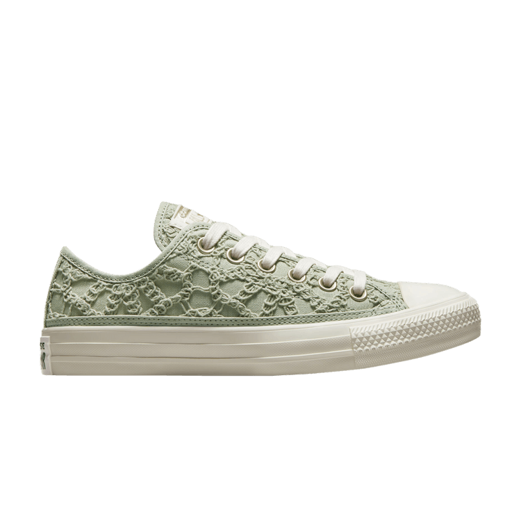 Size 10.0 Wmns Chuck Taylor All Star Low Daisy Cord