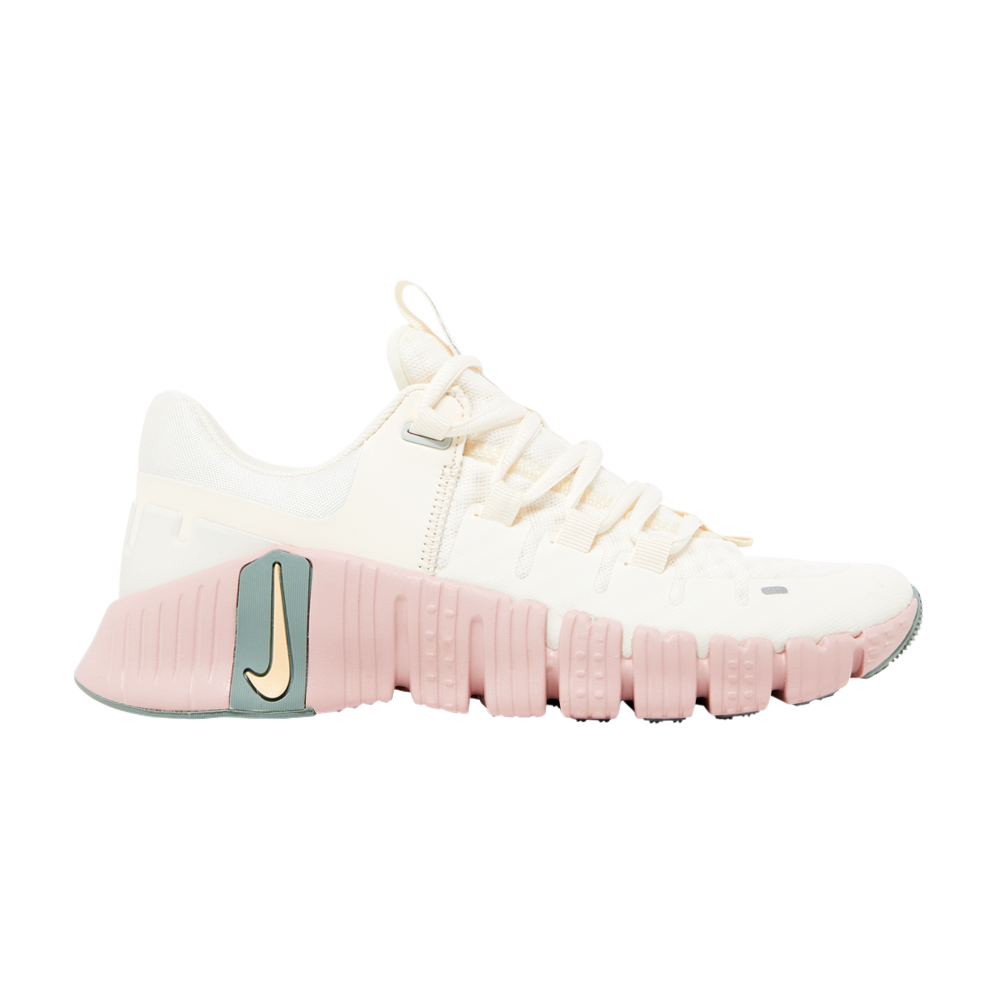 Pre-owned Nike Wmns Free Metcon 5 'pale Ivory Ice Peach' In Pink