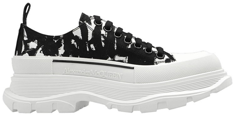 Alexander McQueen Wmns Tread Slick Low Lace Up Graffiti Logo   White Black