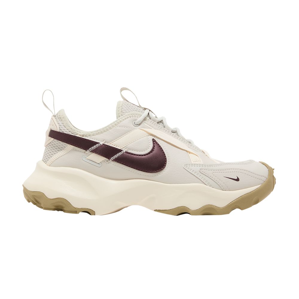 NIKE WMNS TC 7900 'LIGHT BONE BURGUNDY CRUSH'