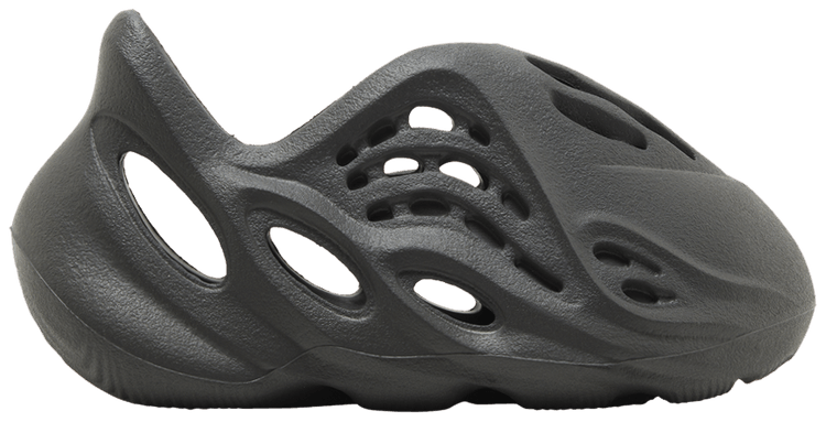 靴 adidas YEEZY FORMRUNNER Adidas Yeezy Foam Runner Sneakers | Flight Club