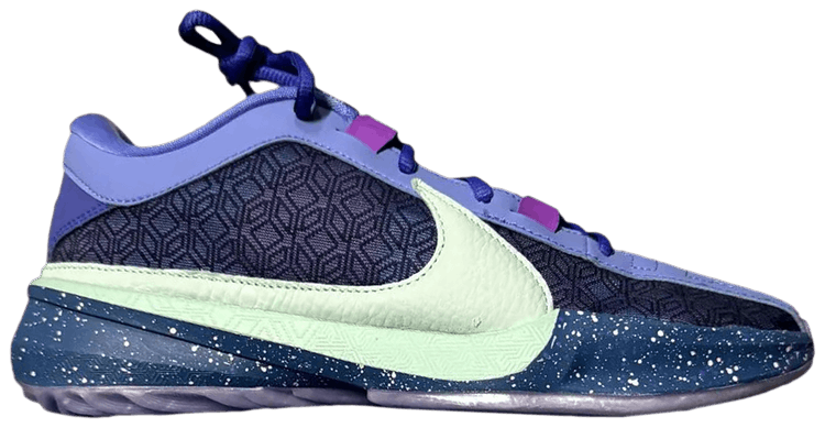 Size 7.5 Zoom Freak 5 'EYBL Academy' PE