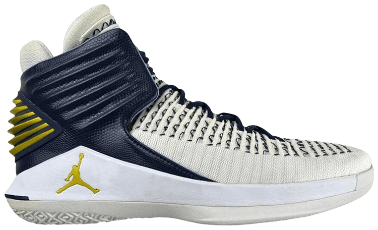 Air jordan 32 white 2025