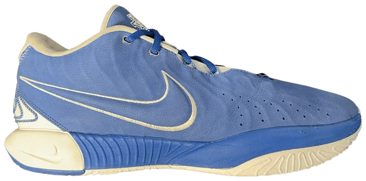 Nike LeBron 21 Kentucky Away PE