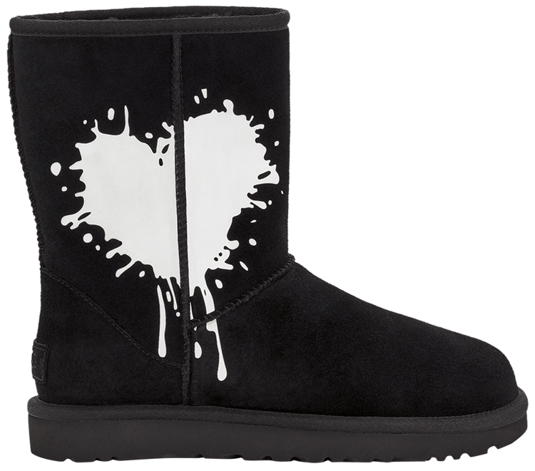 UGG Wmns Classic Short Boot Black Graphic