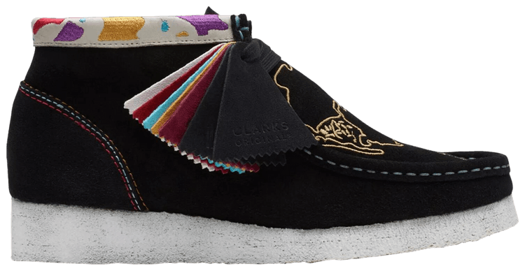 Clarks Wmns Wallabee Boot Black Embroidery