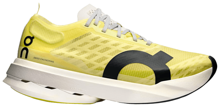 ON Wmns Cloudboom Strike Limelight Wolf