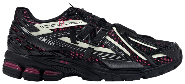 ★NEW BALANCE★1906A Black Dragon Berry★大人気★ New Balance 1906A Glow In The Dark 'Black / Dragon Berry