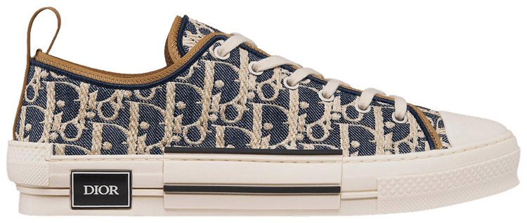 ラグジュアリー Subtle pink. Textured dial. Spring Drive sweep. The Grand